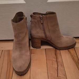 Vince Camuto Women's Size 9.5 Tan Ankle Boots